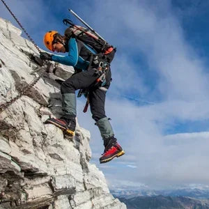 Thermal Gloves for Men & Women for Touchscreen Use,Featuring a Non-Slip Grip,Windproof Properties,Warmth for Cycling & Hiking.