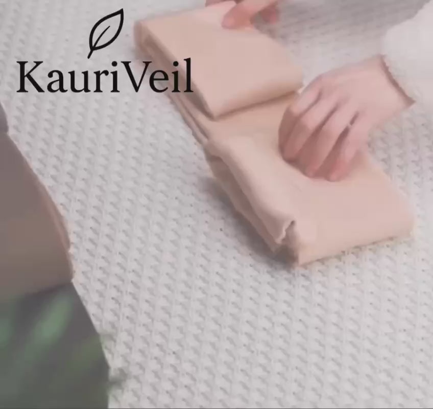 Load video: <p><br/><strong>Discover how our Invisible Warm™ tights stay sleek, natural, and perfectly sculpting</strong> — yet incredibly warm inside.<br/><br/><strong>A lightweight look with true cold-weather performance.</strong><br/><strong>Watch the difference.</strong></p>